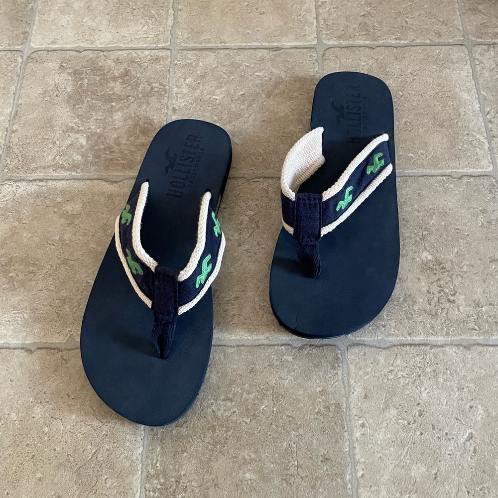 Hollister Men’s Flip Flops with Green Accents.  New without tags